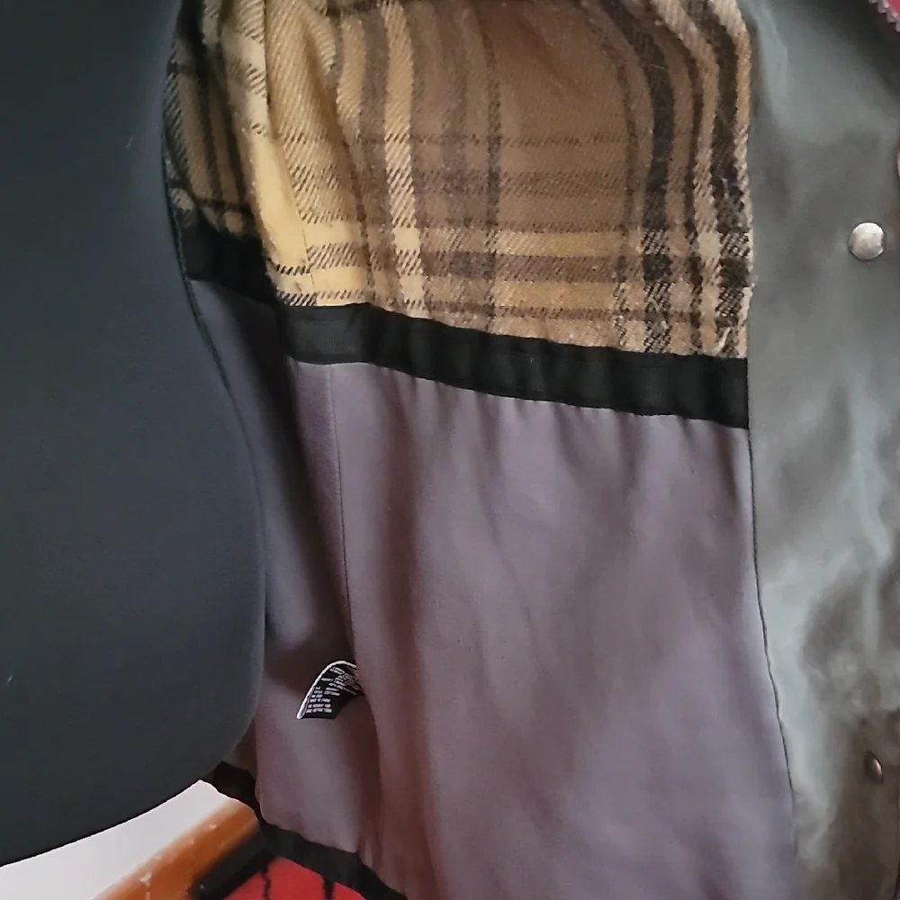 Jones New York Black Trench Coat with Belt - Picture 12 of 14